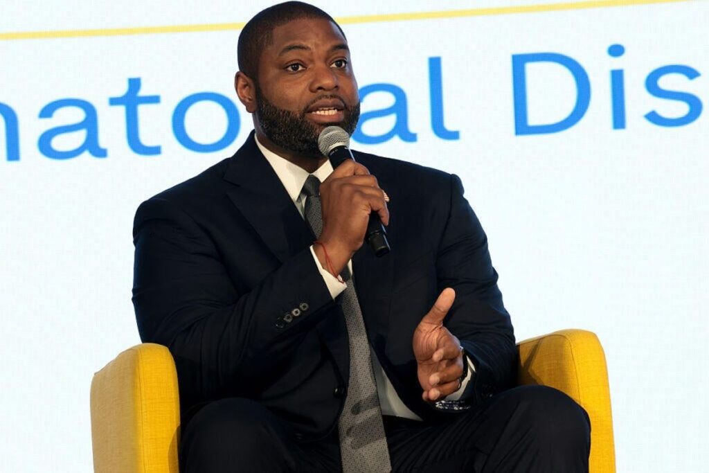 Florida gov. candidate Byron Donalds responds after Trump mentions removed from site Florida gov. candidate Byron Donalds responds after Trump mentions removed