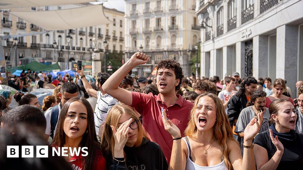 Spain announces ban on evictions after protests over 87-year-old woman's eviction – BBC Spain announces ban on evictions after protests over 87 year old woman's
