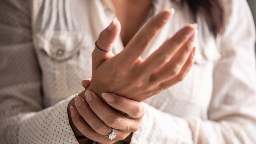 A Saline Injection Could Offer Longer Relief From Carpal Tunnel Pain : ScienceAlert A Saline Injection Could Offer Longer Relief From Carpal Tunnel