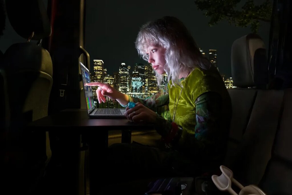 Apple’s touchscreen MacBook Pro pushes laptop pricing to a new extreme Apple’s touchscreen MacBook Pro pushes laptop pricing to a new