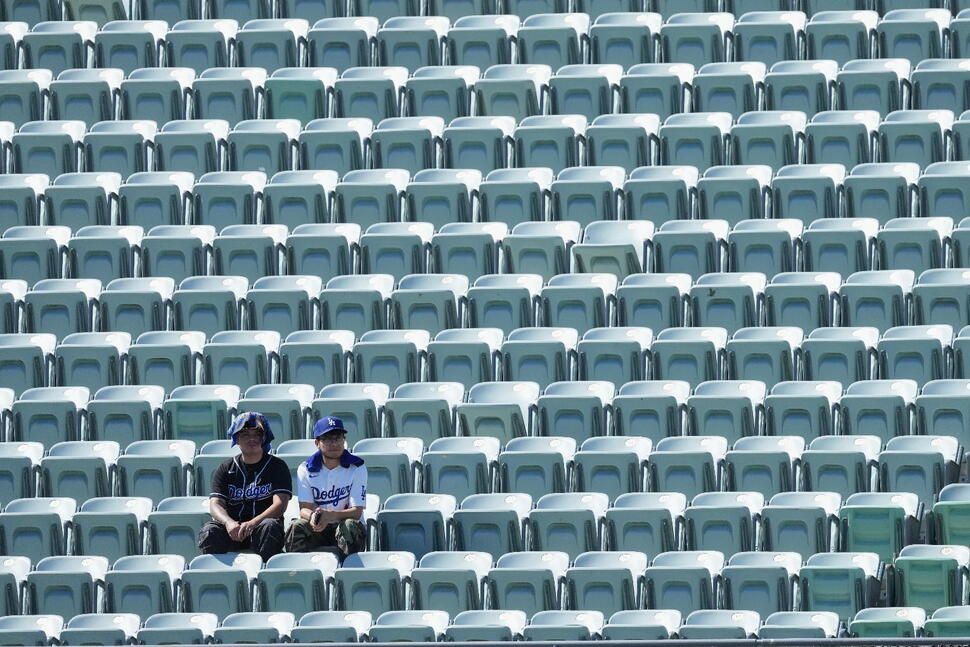 Blazing Triple-Digit Heat Bears Down on Braves-Dodgers NLDS Opener in Los Angeles Blazing Triple Digit Heat Bears Down on Braves Dodgers NLDS Opener in
