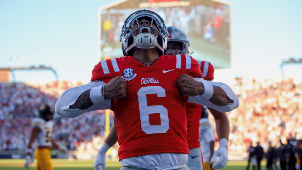 College football picks: Predictions, odds for key top 25 games