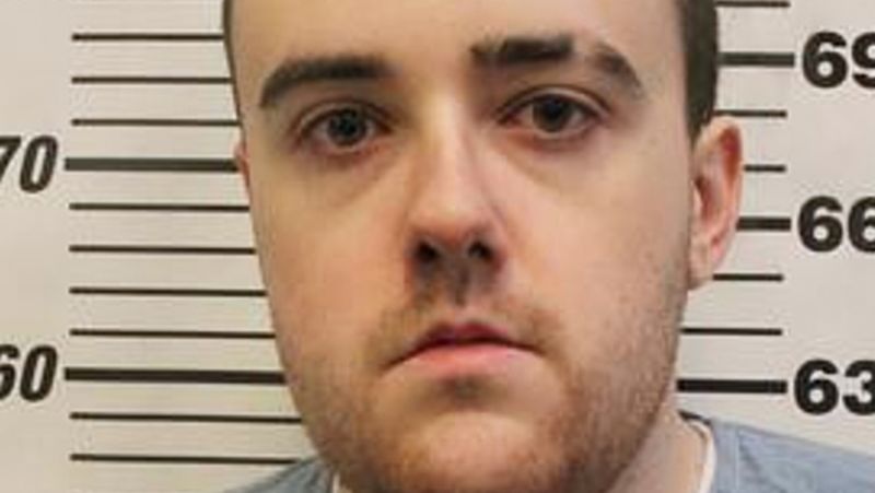 Convicted murderer serving life escapes through Tennessee prison fence, uses stolen truck as getaway vehicle, officials say Convicted murderer serving life escapes through Tennessee prison fence, uses