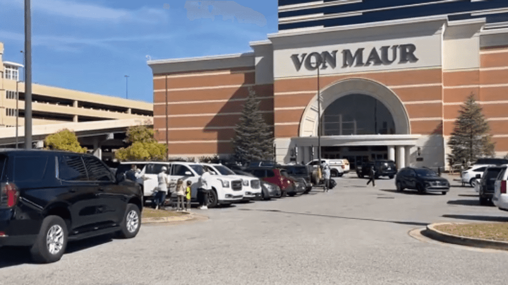 Hoover police respond to incident at Galleria food court