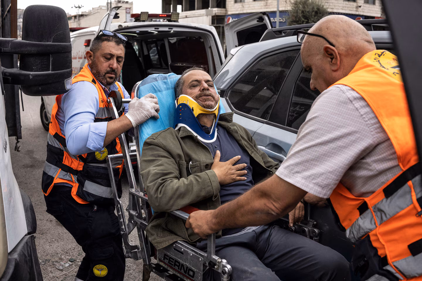 Israeli settlers beat AFP photographer covering violence in West Bank – The Washington Post Israeli settlers beat AFP photographer covering violence in West Bank