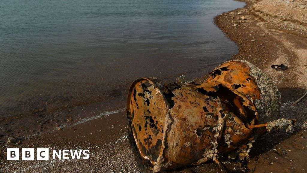 Las Vegas police ID remains of man found in barrel in Lake Mead – BBC Las Vegas police ID remains of man found in barrel