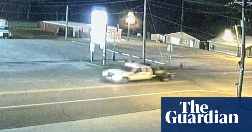 Man serving life sentence for murder escapes Tennessee prison, slipping