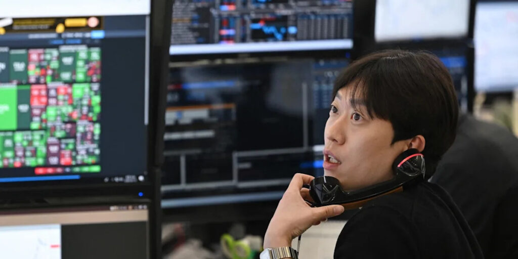 Nasdaq Futures Fall as Global AI Selloff Intensifies