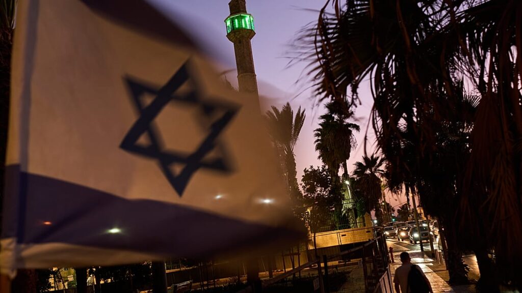 Netanyahu bloc first but without majority as Arab parties hold