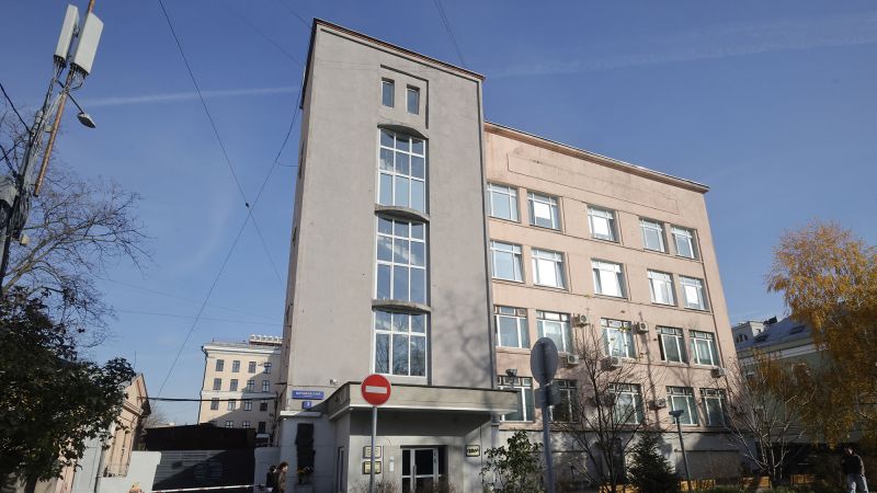Novaya Gazeta, Russian independent newspaper, forced to shut down amid Kremlin pressure Novaya Gazeta, Russian independent newspaper, forced to shut down amid