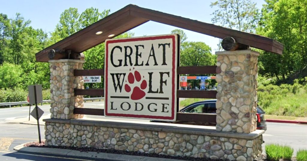 Pennsylvania woman stabbed young son and husband to death at Great Wolf Lodge water park, police say Pennsylvania woman stabbed young son and husband to death at