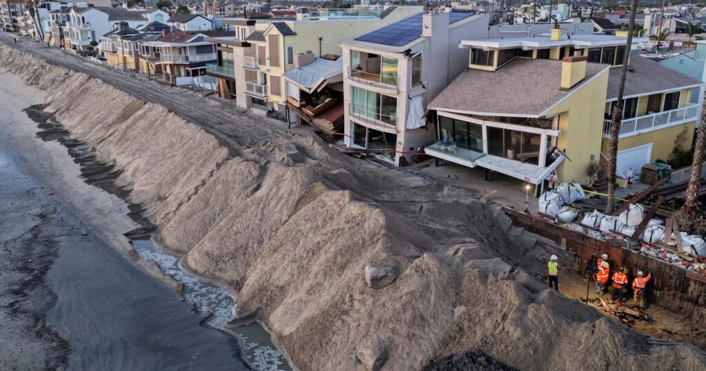 Photos show record-breaking high tides flooding homes, roads in Southern California Photos show record breaking high tides flooding homes, roads in Southern