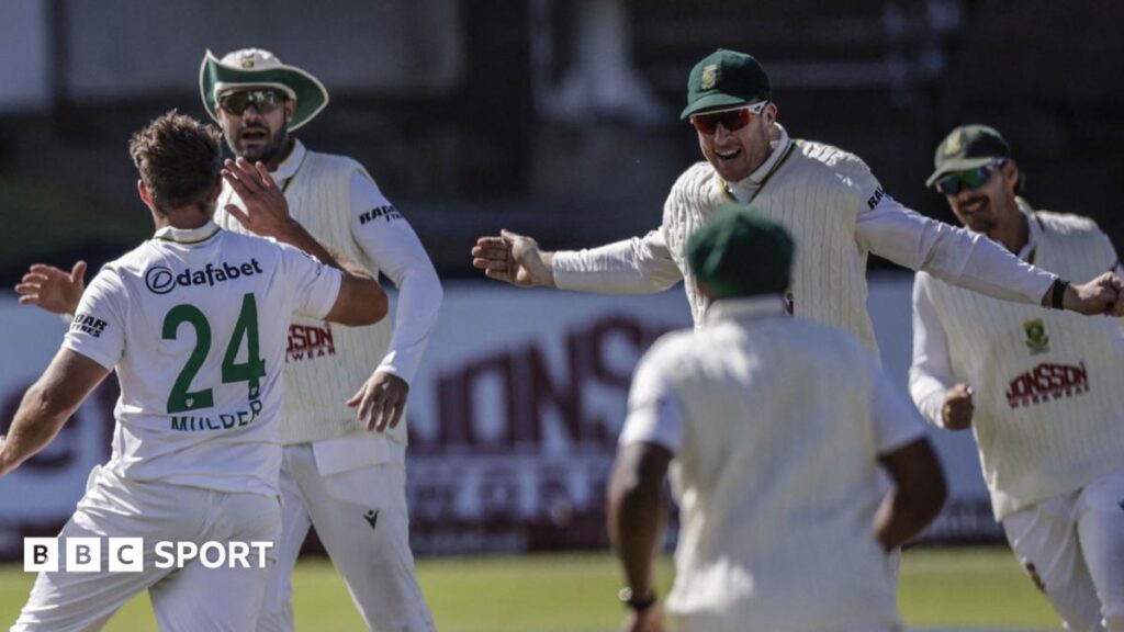 South Africa vs Australia: Hosts win by an innings and
