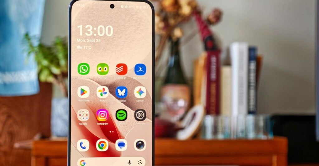 TCL’s paperlike OLED phone made me more excited for the