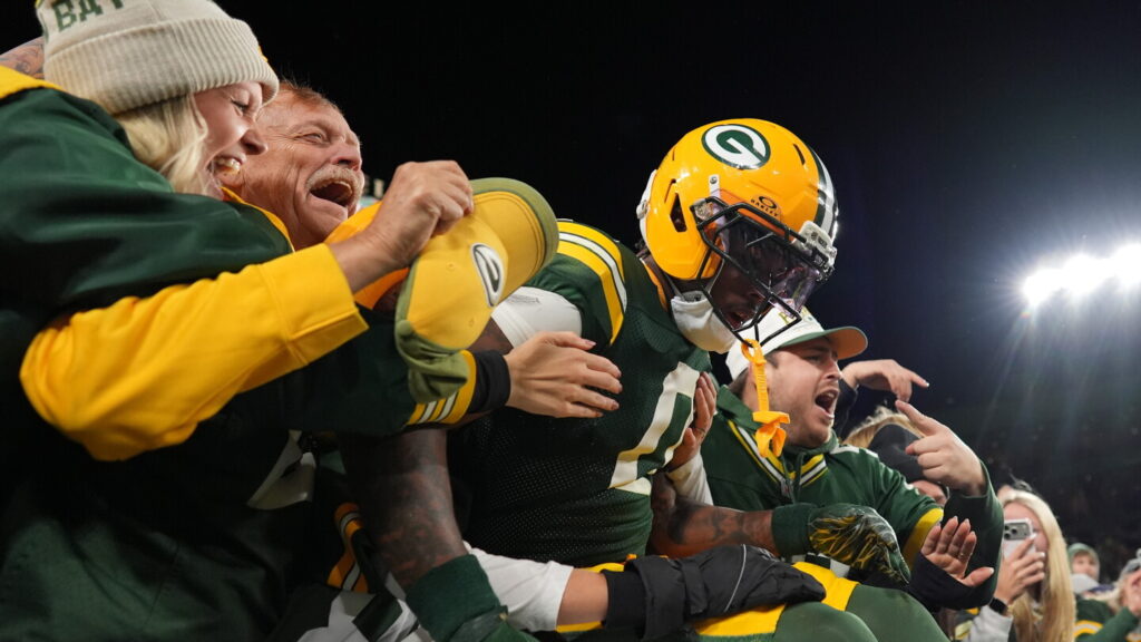 Thursday Night Football: Packers hold on for 27-19 win over Panthers Thursday Night Football: Packers hold on for 27 19 win over