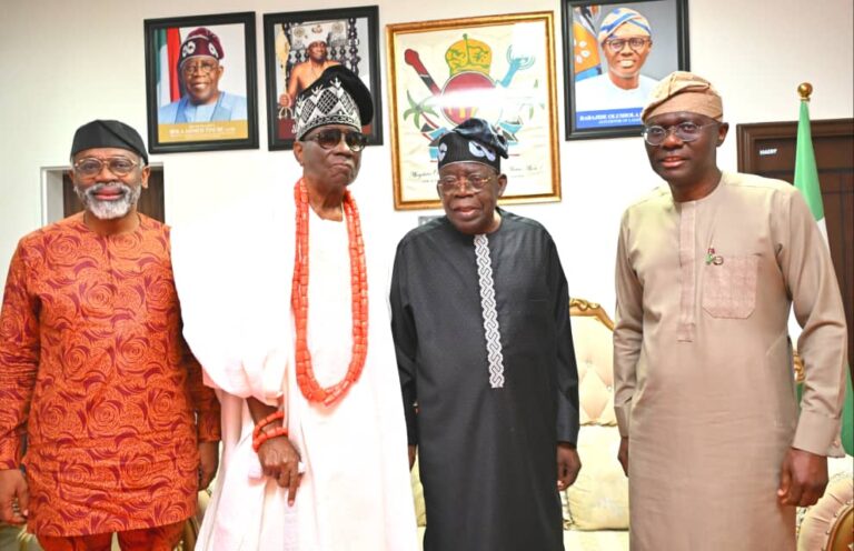 Tinubu visits Oba of Lagos, receives prayers, counsels Tinubu visits Oba of Lagos, receives prayers, counsels