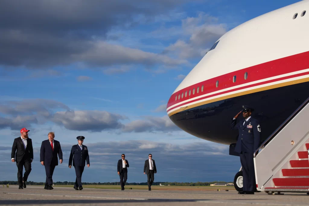 Trump flies 3,400 miles to Alaska in hopes of saving a Senate seat Trump flies 3,400 miles to Alaska in hopes of saving