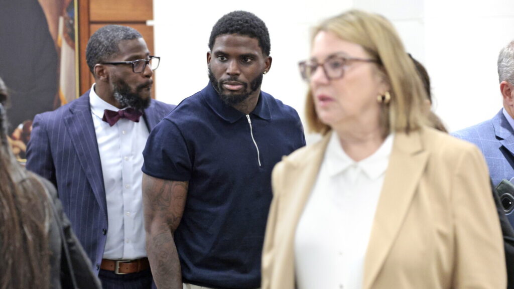 Tyreek Hill’s current civil trial complicates his effort to return to NFL Tyreek Hill's current civil trial complicates his effort to return