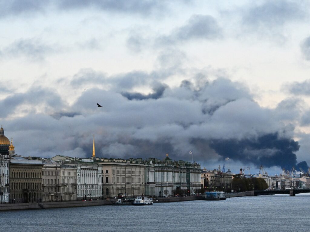 Ukraine launches over 1,000 drones at Russia, setting oil facilities ablaze | Drone Strikes News Ukraine launches over 1,000 drones at Russia, setting oil facilities