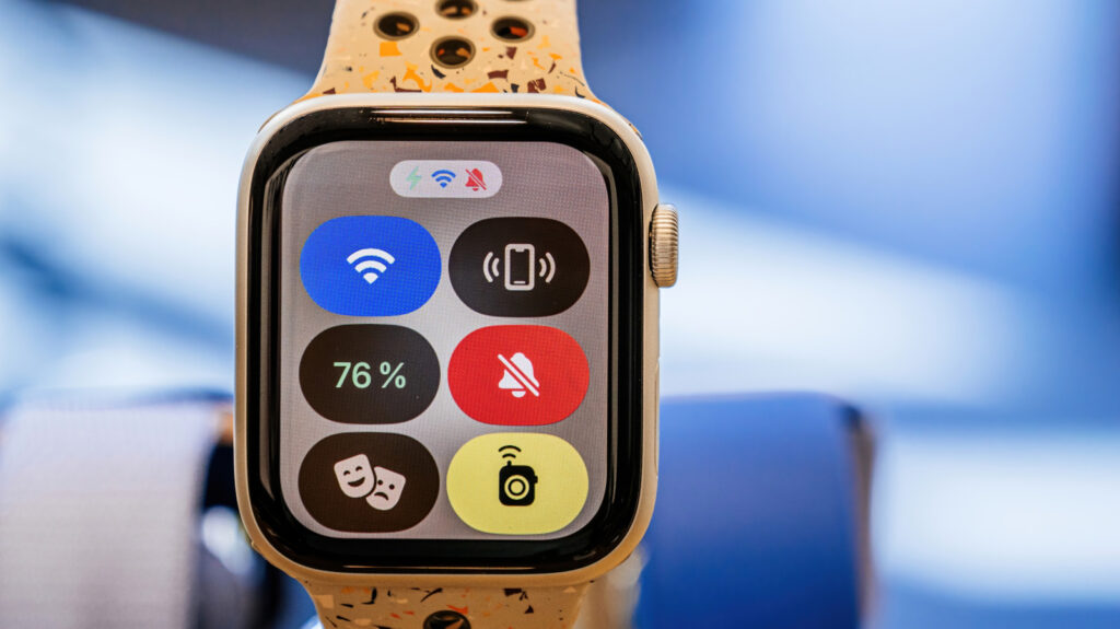 What Is Theater Mode On Your Apple Watch And When Should You Use It? What Is Theater Mode On Your Apple Watch And When
