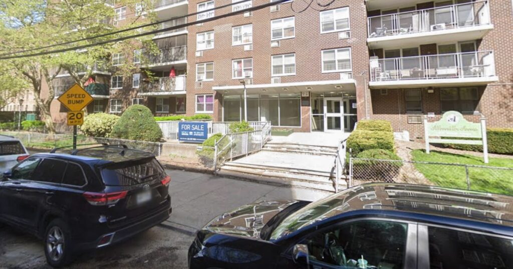 Woman dead, baby critically injured after plunging from Bronx apartment; police seek ex-boyfriend Woman dead, baby critically injured after plunging from Bronx apartment;