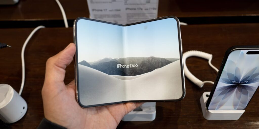 iPhone Duo Memes Are Taking Over As Users Report Cracked Screens IPhone Duo Memes Are Taking Over As Users Report Cracked